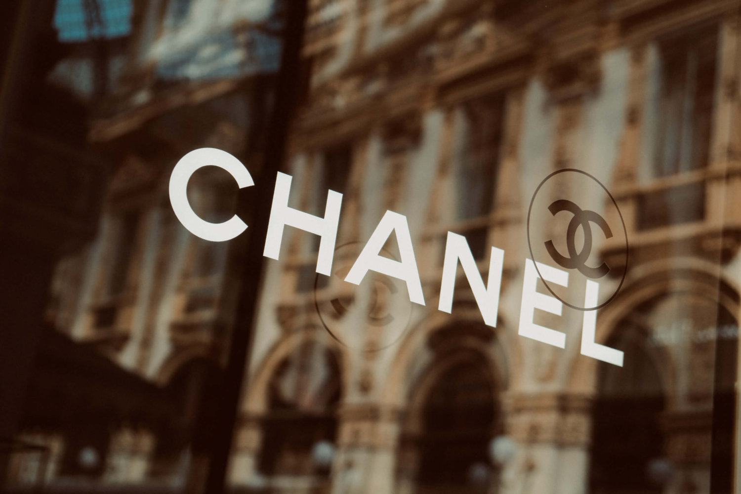 The Italian Rêve – The New Eye Collection by Chanel: Blurry is The New ...