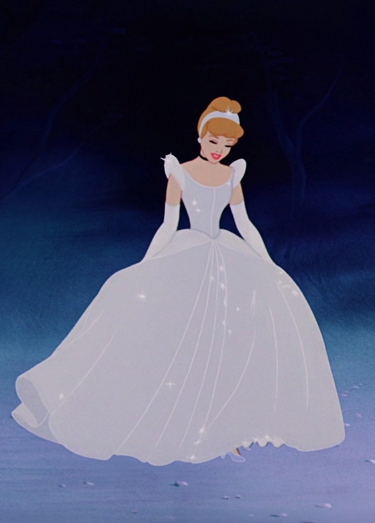 Disney Princesses: The Most Iconic Dresses between Historical Accuracy ...